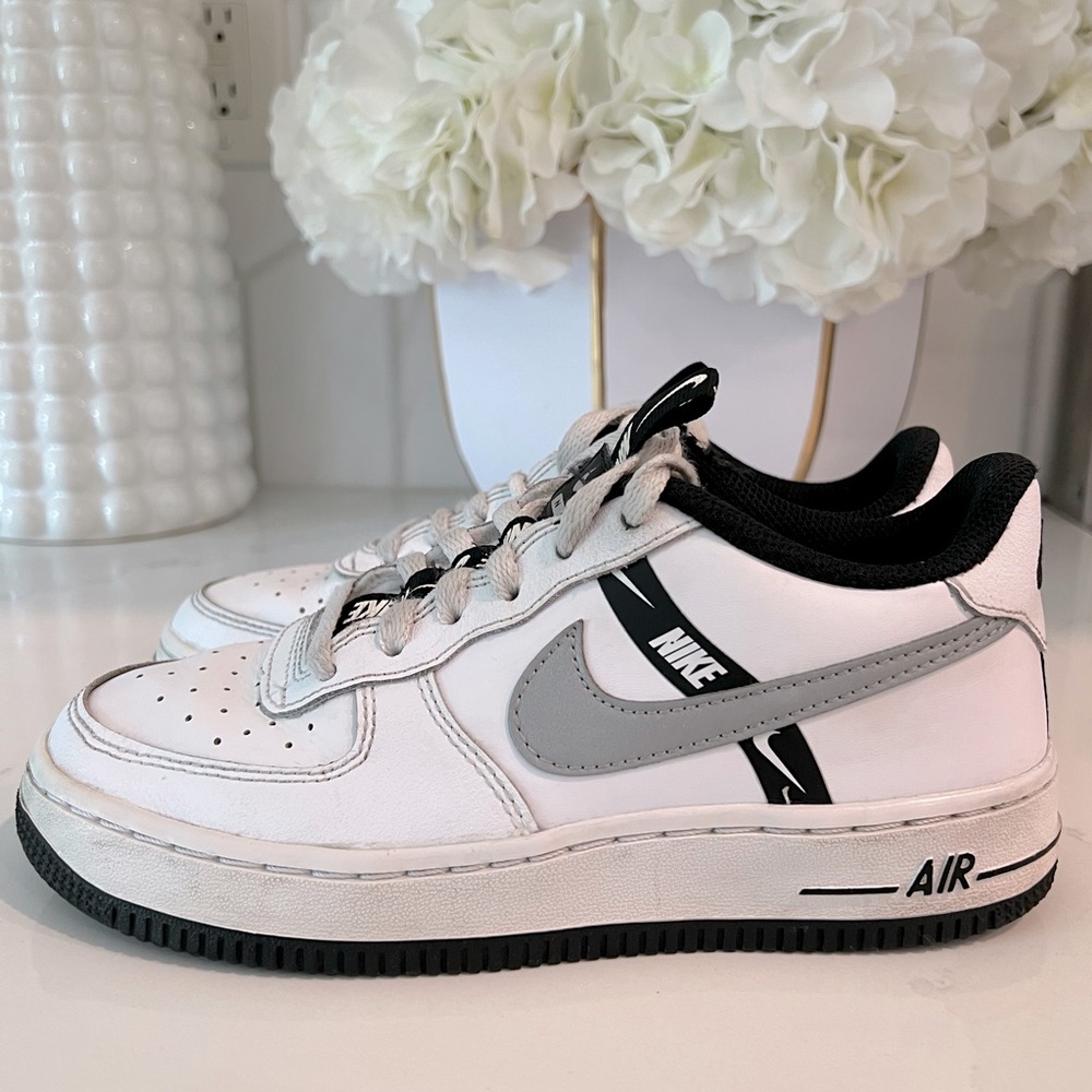 Nike Air Force 1 LV8 KSA (GS) 4.5y kids 6 Women White Black Silver Reflective